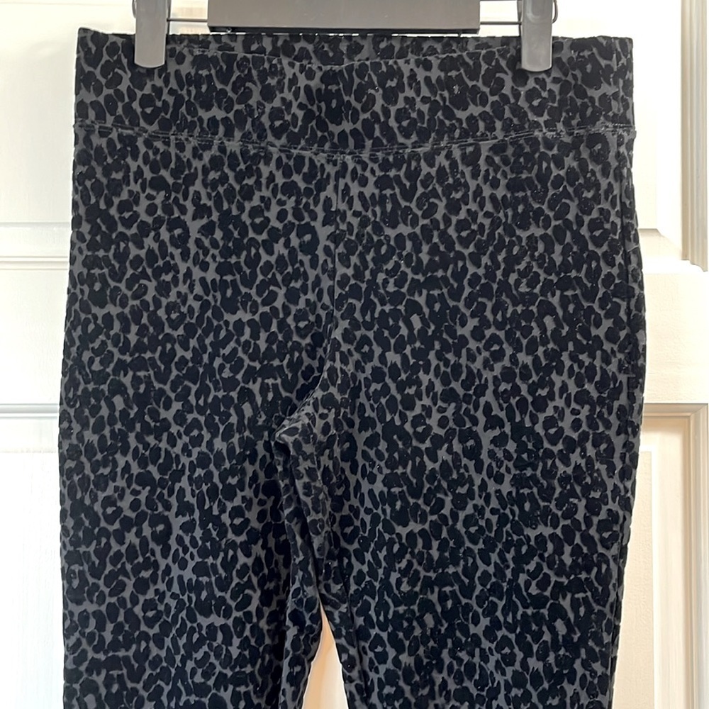 Old Navy Black Cheetah Velvet Skinny Pull On Stevie High Rise Pants - Size M